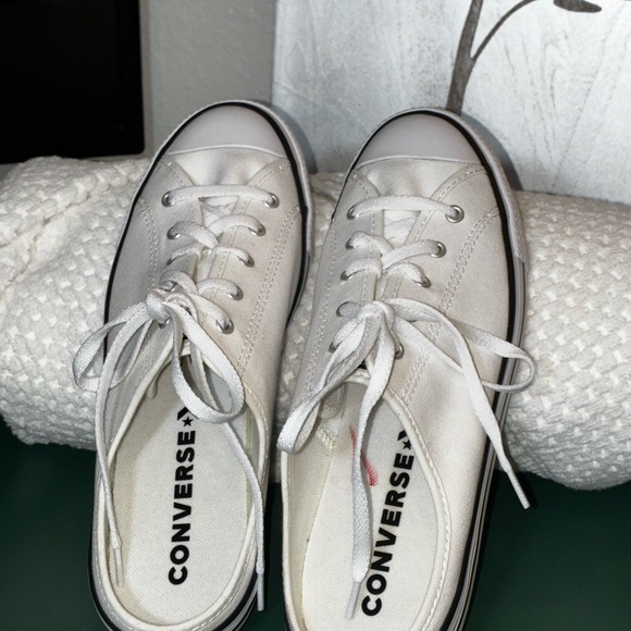 Converse Women’s White Chuck Taylor Slip On 7.5 - Picture 2 of 8